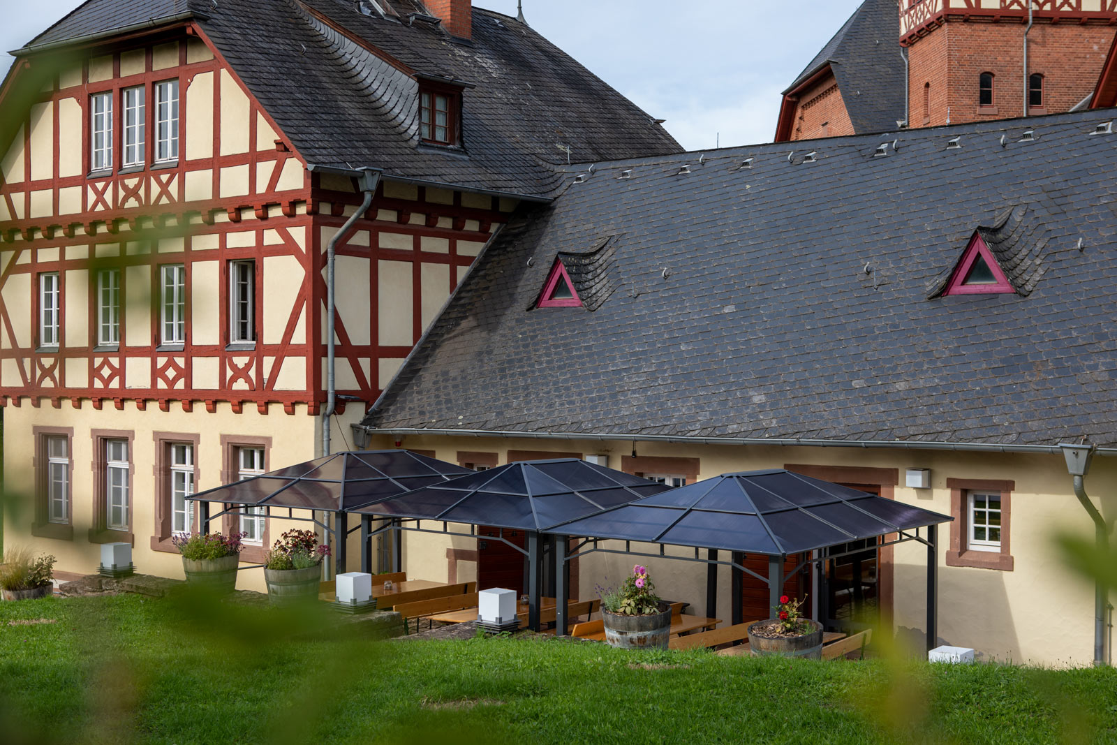 Weinbaudomäne Gut Avelsbach Trier Gastronomie im Außenbereich